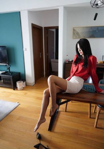 欧美办公室无内丝袜_手机免费观看